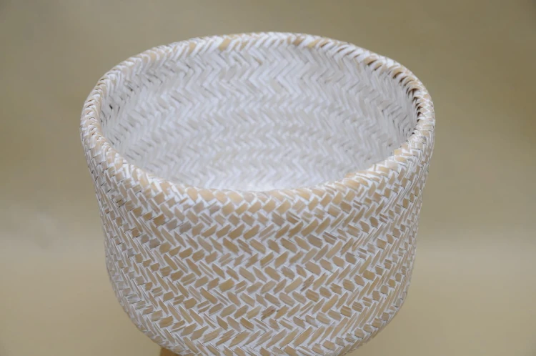 838625-01 OSŁONKA PLECIONA NA NOGACH WYS.52*32 CM
