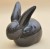 75884 KRÓLIK CZARNY PORCELANA H 15*15 CM